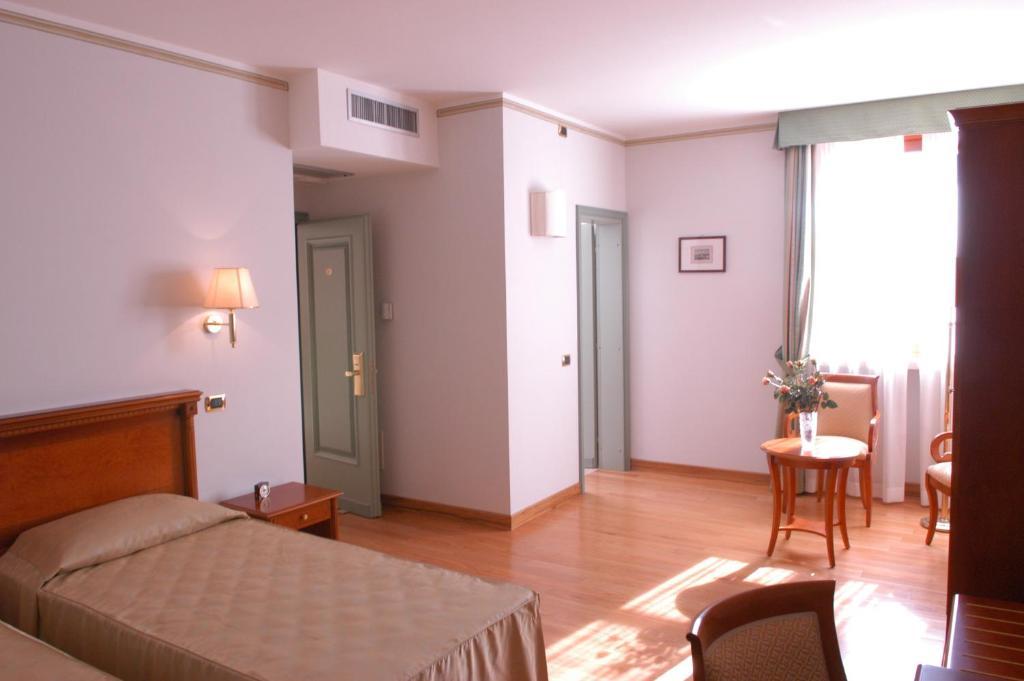 Pilgrim'S Hotel Cicognolo Bilik gambar