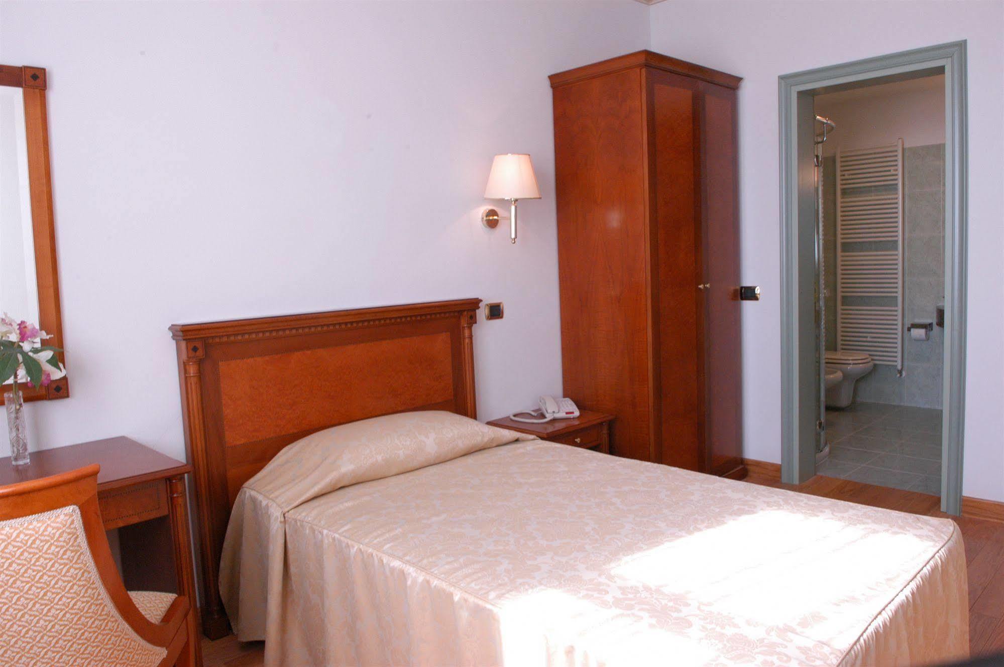 Pilgrim'S Hotel Cicognolo Luaran gambar
