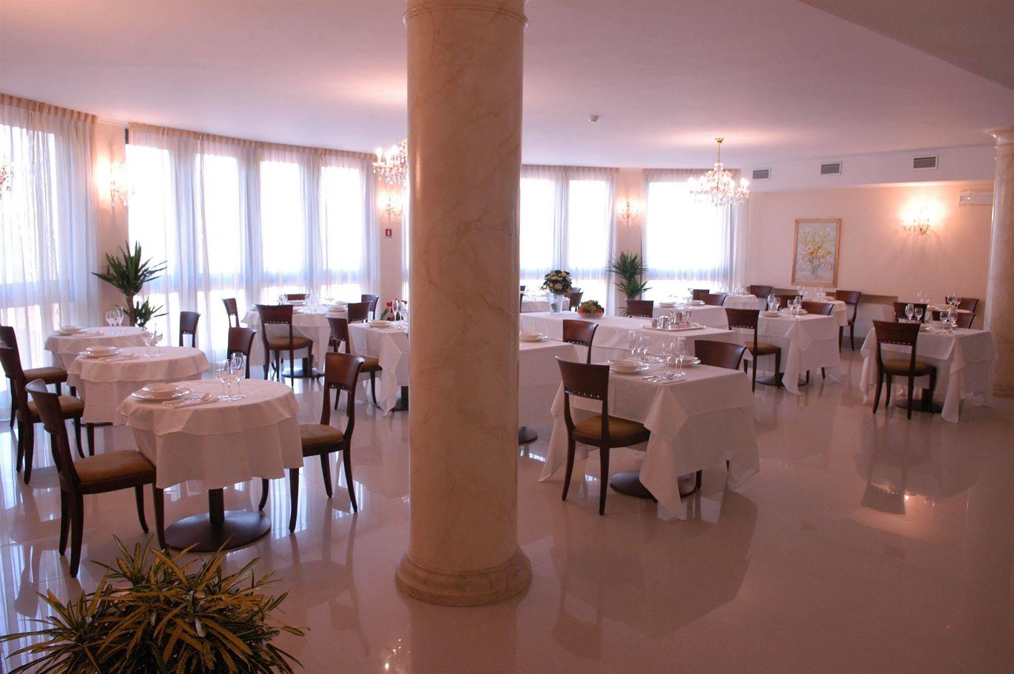 Pilgrim'S Hotel Cicognolo Luaran gambar