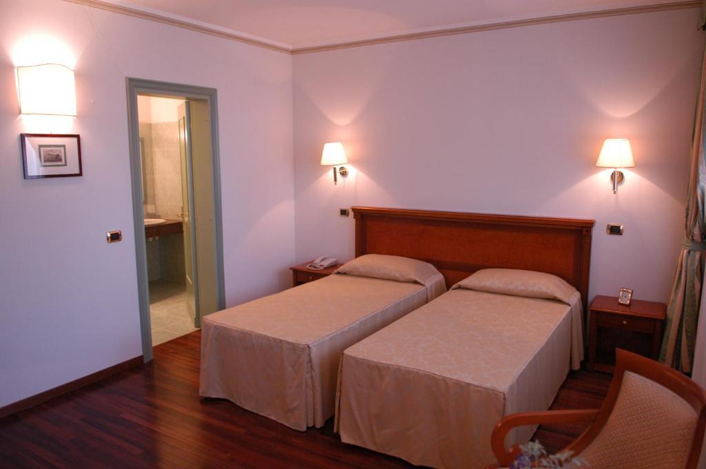 Pilgrim'S Hotel Cicognolo Luaran gambar